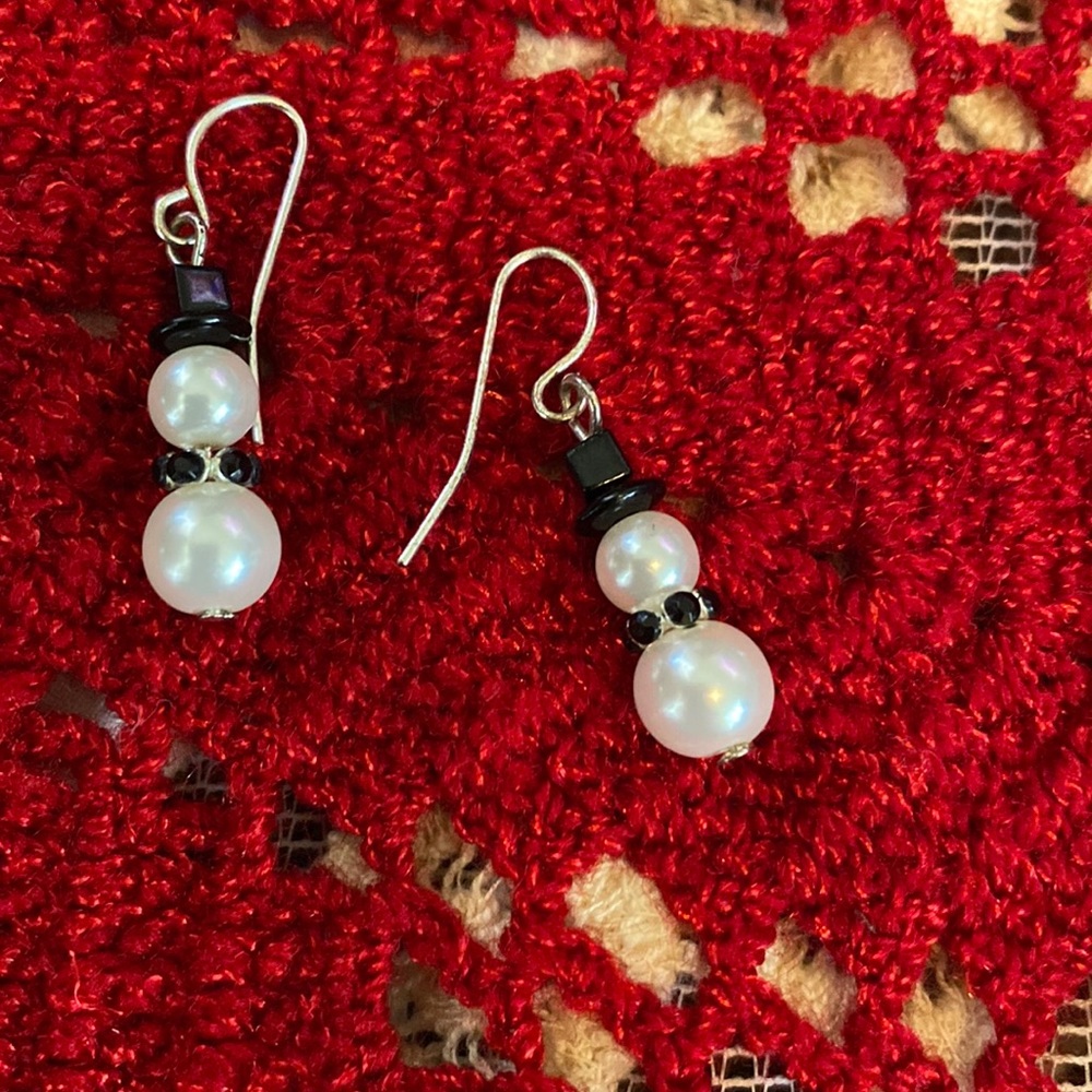 Cute snowman earrings pearl/faux pearl top hat